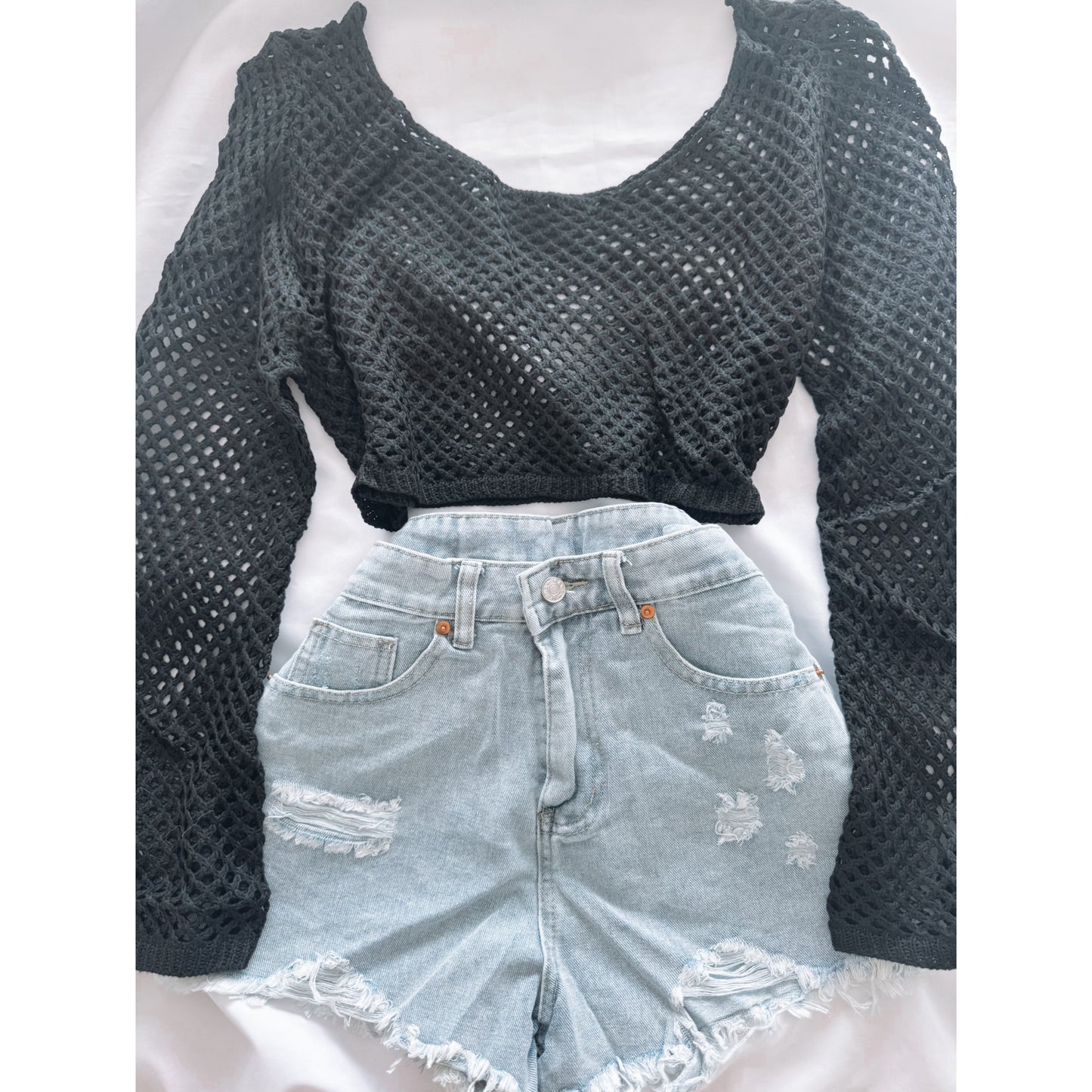 SWEATER CROP HILO VERANO + SHORT DESTROYED M