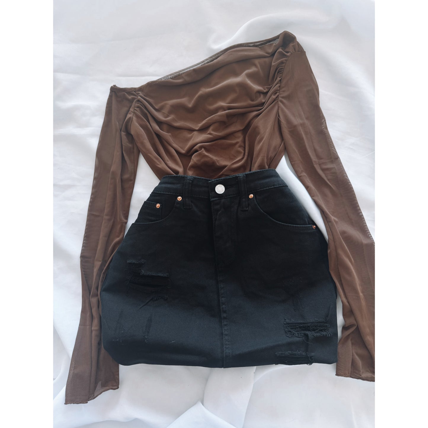 CONJUNTO FALDA NEGRA L + TOP ASIMETRICO CAFE