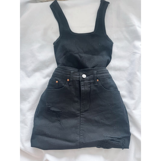 FALDA DENIM NEGRA M + TOP RIB