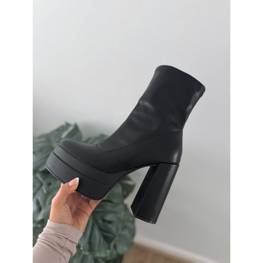 ZAPATO BOTÍN TIPO CMORAN