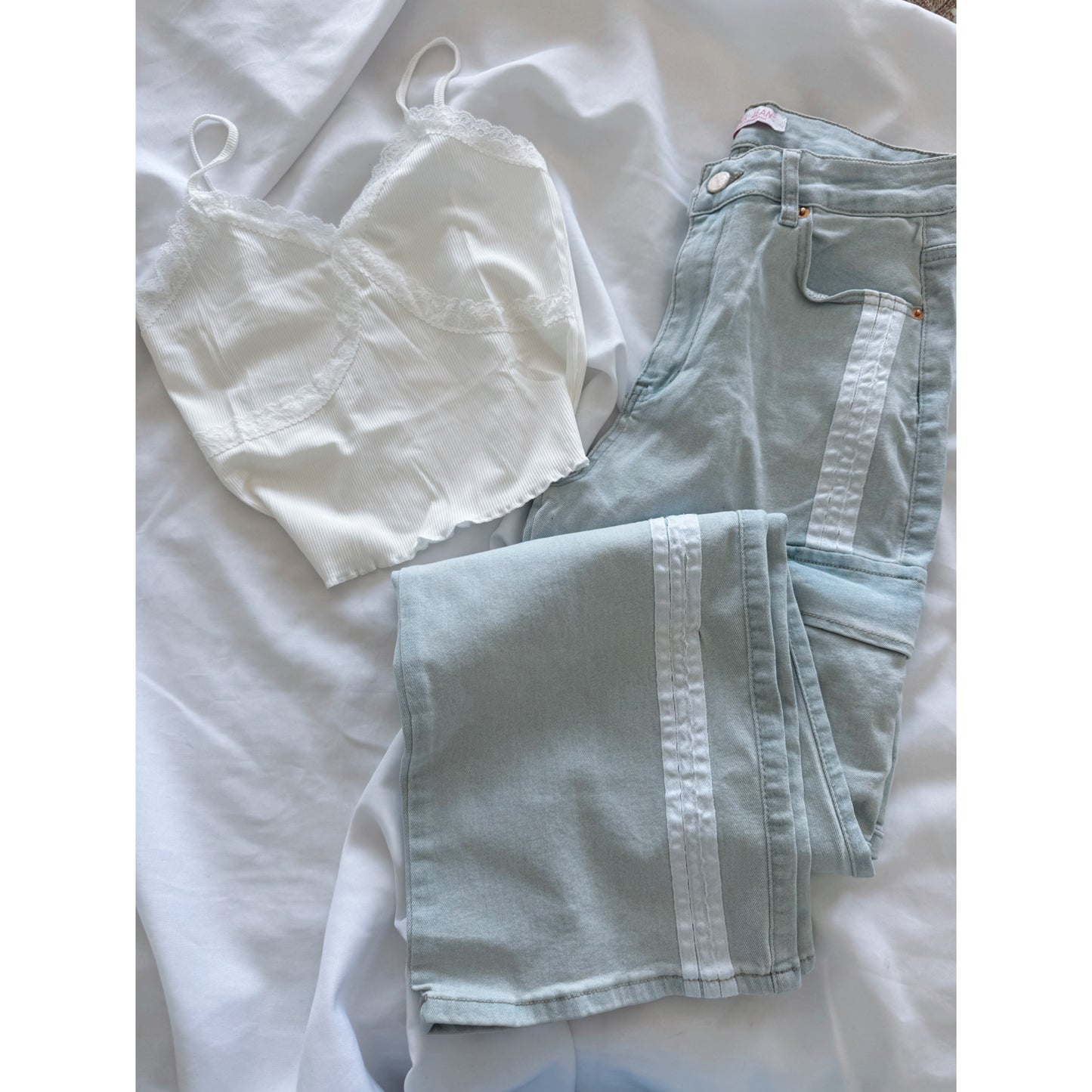 CONJUNTO CARGO JEANS 42 + TOP LENCERO BLANCO